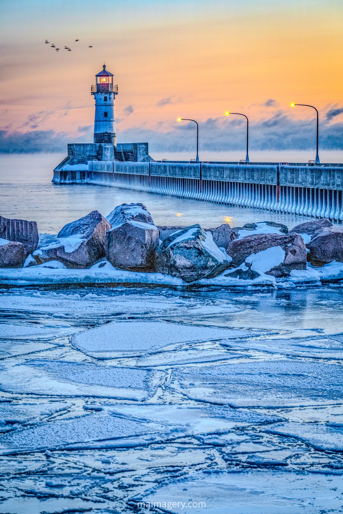 Duluth North Pier Lighthouse at -4°